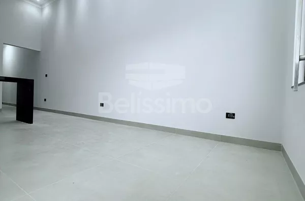 Casa com excelente localização no Bela Vista da Lagoa. Casa Contendo:  03 (Três) Quartos, sendo 01 (Uma) suíte, 01 (Uma) Sala de TV, 01 (Uma) Cozinha, 02 (Dois) Banheiros, 01 (Uma) Área de serviço coberta, Garagem coberta para 1 carro.