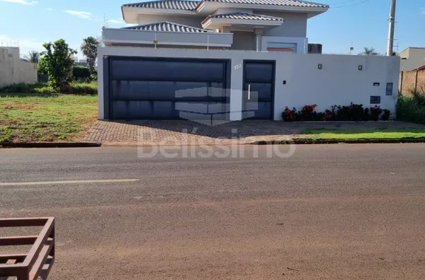 Casa localizada em Três Lagoas MS no bairro Jardim dos Ipês III, , tendo os seguintes cômodos: 3(três) dormitórios sendo 01 (uma) suíte, 01 (um) banheiro social, 01(lavabo), 01 (uma) cozinha com planejados, 01 (uma) sala TV, lavanderia coberta, garagem co