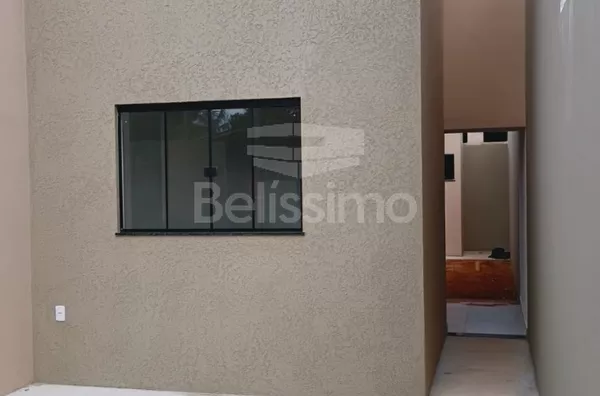 Casa a venda com 2 (dois)  quartos, sendo 01 (um0 suíte , sala de TV, lavanderia coberta, garagem  para 2 carros.