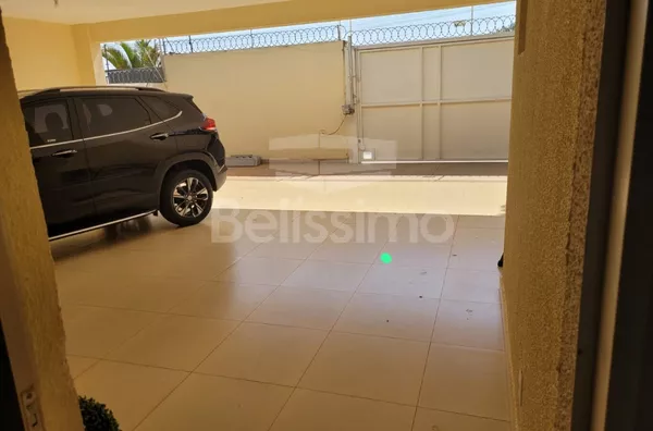 Casa de alto padrão com planejados no bairro Santos Dumont