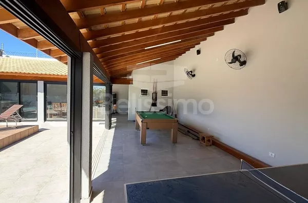 Belíssima casa no bairro Mais Parque, Casa contendo: 03 Quartos, sendo uma suíte, 02 banheiros, cozinha, sala de TV, jardim, área gourmet, lavabo, lavanderia coberta e garagem coberta.