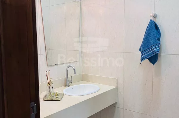 Casa completa no São Jorge com 3 quartos, suíte com closet e banheira, quintal amplo e área gourmet