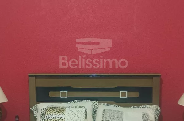 Casa bem localizada, no Jardim Planalto. Casa contendo 02 (dois) quartos, sendo 01 suíte, 02 (dois) banheiros, 02 (duas) salas, cozinha, lavanderia coberta,, área gourmet e garagem para 2 carros.