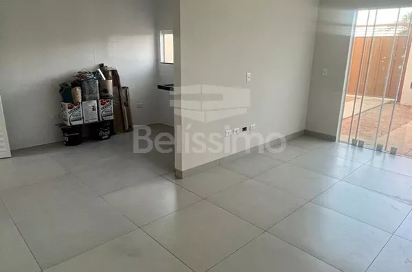 Linda casa no bairro Mais Parque, casa bem localizada. Casa contendo, 2 (Dois) Quartos, sendo 1 (Uma) suíte, 2 (Dois) Banheiros, Sala de TV, Cozinha, Lavanderia coberta e garagem para dois carros.