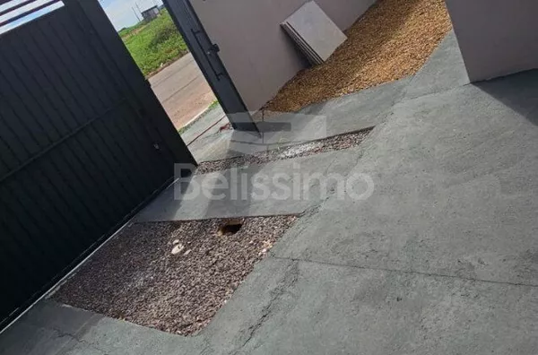 Casa localizada no bairro jardim dos Ipês IV, contendo 2 quarto(s) sendo 1 suíte, sala, cozinha, banheiro social, lavanderia coberta, garagem para 2 carros.