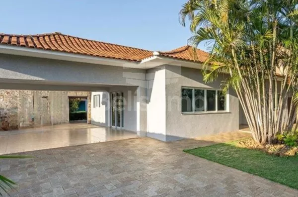 Belíssima casa de  alto padrão no Bairro Colinos.  