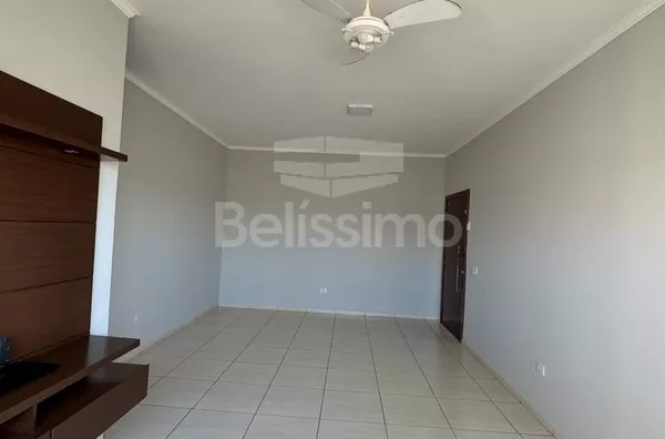 Belíssima casa com ótima localização, localizada nas mediações do bairro  Ipê I 