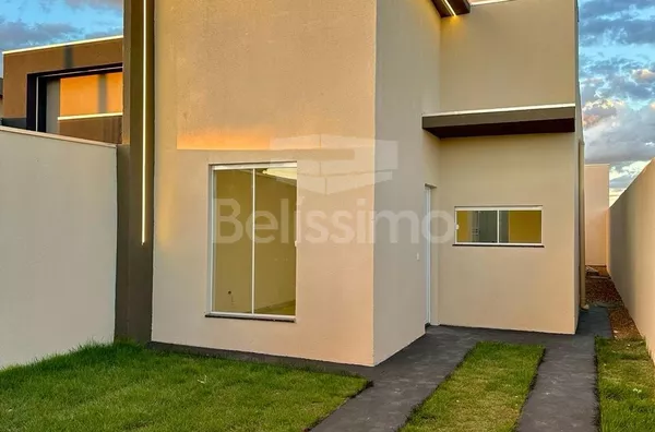 Ótima oportunidade no Loteamento Santa Helena. Casa de 2 quartos, sendo 1 suíte, 01(uma) sala, 01 (uma) cozinha, 01 (uma) área de serviço e 02 (dois) banheiros e garagem para 2 carros.