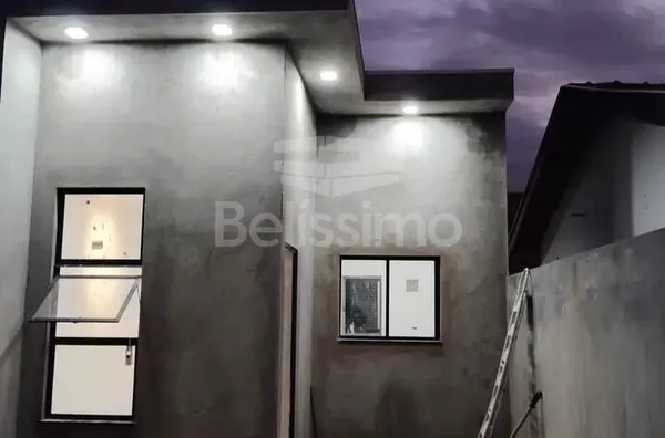 Casa com excelente localização no Vila Nova. Casa Contendo: 02 (Dois) Quartos, sendo 01 (Uma) Suíte, 01 (Uma) Sala, 01 (Uma) Cozinha, 02 (Dois) Banheiros, 01 (Uma) Área de serviço coberta, Garagem para 2 carros.