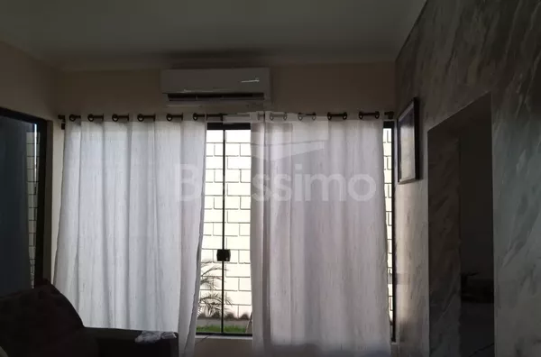 Barracão comercial com excelente localização.  Barracão comercial contendo:   01(um) Quarto ,01(uma) Sala de TV, 01(uma) Cozinha, 02(dois) Banheiros , 01(uma) Lavanderia coberta, 02 (dois) Ar-condicionado 01 (um) de 12 Mil BTUS e 01 (um) de 18 Mil BTUS