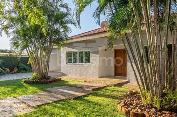 Belíssima casa de  alto padrão no Bairro Colinos.  