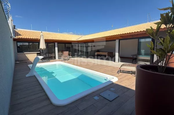 Belíssima casa no bairro Mais Parque, Casa contendo: 03 Quartos, sendo uma suíte, 02 banheiros, cozinha, sala de TV, jardim, área gourmet, lavabo, lavanderia coberta e garagem coberta.