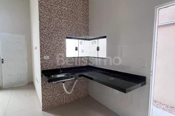 Casa no Nova Três Lagoas , contendo os seguintes cômodos: 02 (dois) quartos, 01(um) banheiros, 01 (uma) cozinha, 01 (uma) sala TV. 1(uma) lavanderia, garagem