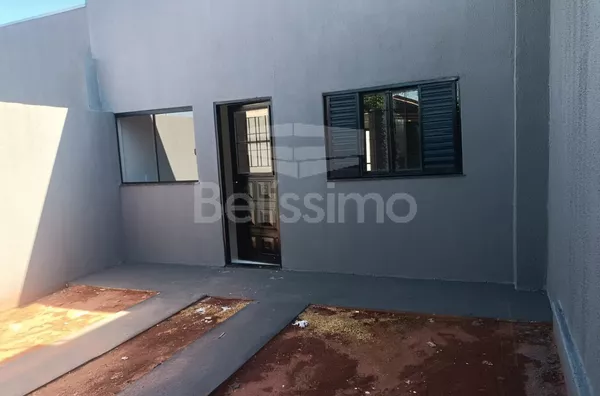 Casa bairro Ipê1, bem localizada. Casa contendo, 2 (Dois) Quartos, sendo 1 (Uma) suíte, 2 (Dois) Banheiros, Sala de TV, Cozinha, Lavanderia e garagem para dois carros.