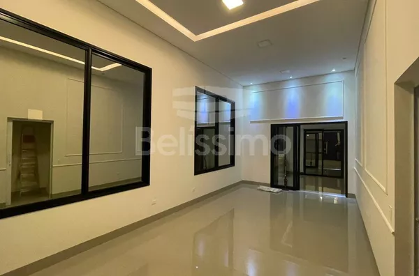 Linda Casa no condomínio Costa Leste, Casa com 03(três) quartos com planejados, sendo uma suíte, 01(uma) sala com pé direito alto, com planejados e com acabamento sanca de gesso, 01 (uma) cozinha com planejados, 01 (uma) área de serviço coberta, 03 (três)