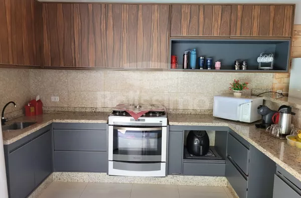 Casa de alto padrão com planejados no bairro Santos Dumont