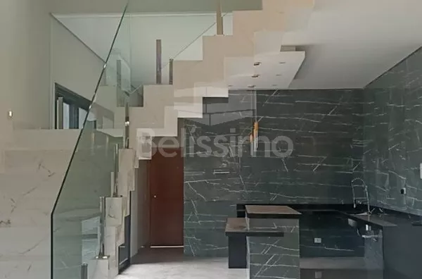 Belíssimo sobrado localizado em Três Lagoas M/S, no bairro Bela Vista da Lagoa, cinco minutos da lagoa maior! Com fino acabamento, contendo os seguintes cômodos: 4 (quatro) quartos, sendo todos suítes, 01(um) lavabo, 05(cinco) banheiros, 01 (uma) cozinha,