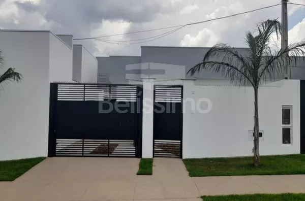 Casa á venda no Bairro bosque das Araras. Casa com 02(dois) quartos, sendo 1 suíte, 01(uma) sala de TV, 01(uma) cozinha ampla, 02(dois) banheiros, 01(uma) área de serviço coberta, garagem para 2 carro.   Área Construída: 60m²  Terreno: 103,75m²