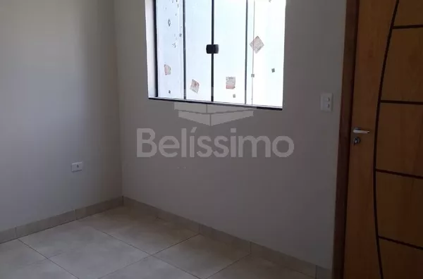 Casa localizada em Três Lagoas M/S, no bairro Setsul, Com acabamento de qualidade, contendo os seguintes cômodos: 02(dois) quartos, 01 banheiro, 01 (uma) cozinha, 01 uma) sala TV. 1(uma) lavanderia coberta, garagem  para 1 carro. 