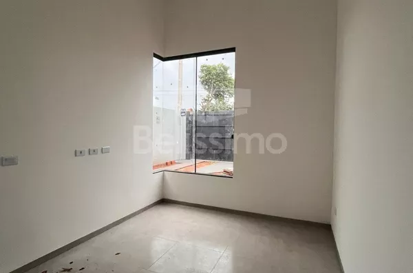 Casa com excelente localização 10 minutos do centro. Casa com 02 (dois) quartos, sendo 01 (um) suíte, 02 (dois) banheiros, 01 (uma) sala de estar, 01 (uma) cozinha, 01 (uma) lavanderia e garagem para 2 carro. 