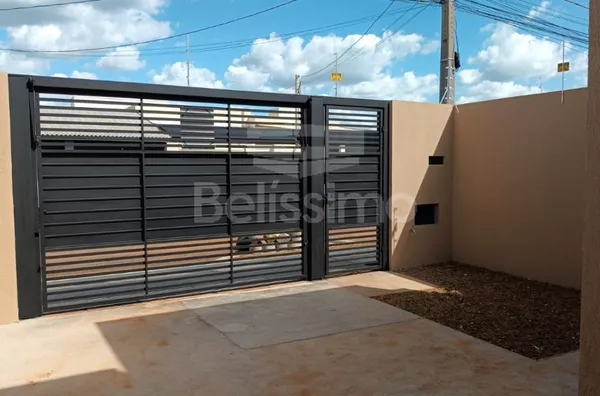 Casa para venda 3 quarto(s) sendo 1 suíte, sala com pé direito de 4mts, cozinha , banheiro social, lavanderia coberta e garagem 1 carro.