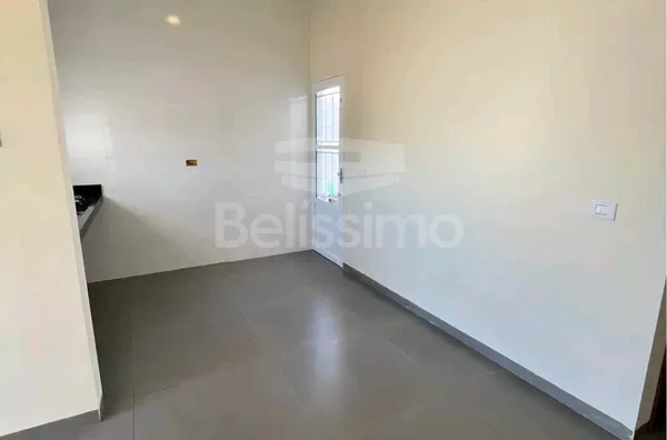 Linda casa no bairro Bela Vista da Lagoa, casa bem localizada. Casa contendo, 2 (Dois) Quartos, sendo 1 (Uma) suíte, 2 (Dois) Banheiros, Sala de TV, Cozinha, Lavanderia coberta e garagem para dois carros.