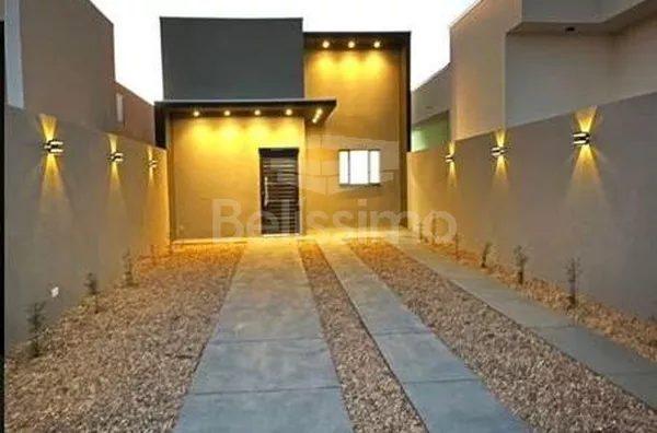 Casa localizada no Bairro Bela Vista da Lagoa, com 02(dois) Quartos, sendo uma suíte, 01(uma) Sala de TV, 01(jardim de inverno), 01(uma) cozinha, 02(dois) Banheiros, Lavanderia , Garagem para 02 Veículos,