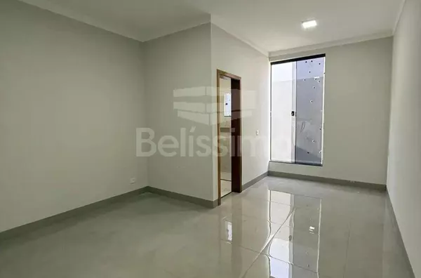 Linda casa no bairro Nova Três Lagoas, casa bem localizada. Casa contendo, 2 (Dois) Quartos, sendo 1 (Uma) suíte, 2 (Dois) Banheiros, Sala de TV, Cozinha, Lavanderia e garagem