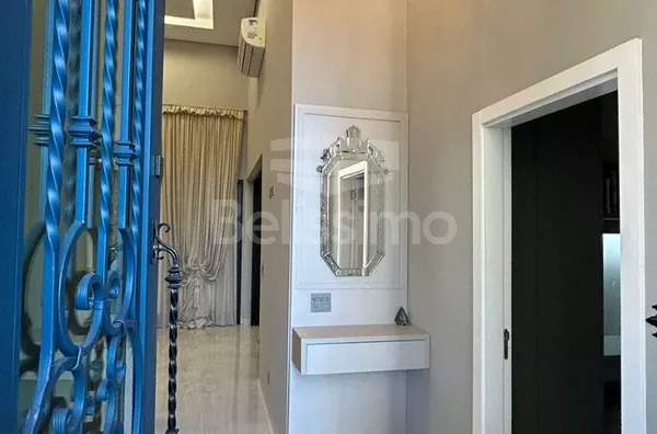 Casa com excelente localização no Condomínio Portal das Águas. Casa com 03(Três) quartos, sendo todos suíte, 01(uma) sala de TV,  01(uma) cozinha com área gourmet, 04(quatro) banheiros, 01(uma) área de serviço coberta e com garagem para 2 carros, piscina 