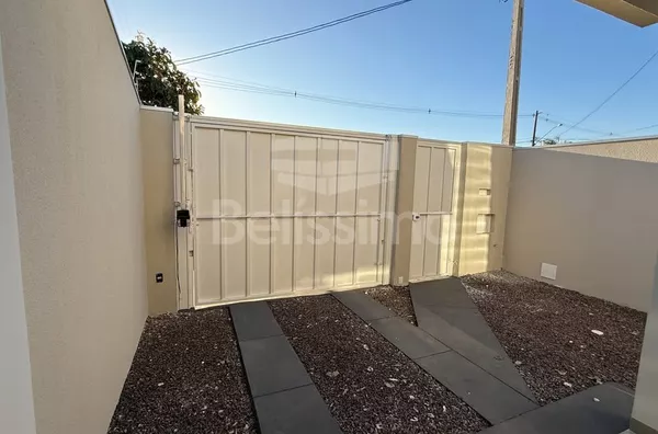 Casa com excelente localização no Jardim Morumbi. Casa Contendo: 03 (Três) Quartos, sendo 01 (Uma) suíte, 01 (Uma) Sala de TV, 01 (Uma) Cozinha, 02 (Dois) Banheiros, 01 (Uma) Área de serviço coberta, Garagem para 2 carros.