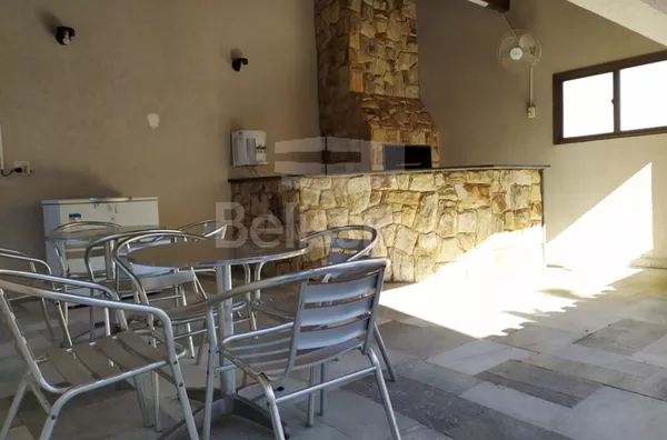 EXCELENTE OPORTUNIDADE. Apartamento no Centro, com 3 quartos, sendo (01) suíte com sacada, 2 quartos (um com sacada) banheiro social, lavabo, 01(uma) sala de TV ampla, sala de jantar, sacada ampla, , 01 (uma) cozinha ampla com planejados, 01 (uma) lavande