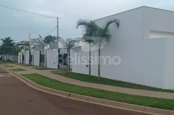 Casa á venda no Bairro bosque das Araras. Casa com 02(dois) quartos, sendo 1 suíte, 01(uma) sala de TV, 01(uma) cozinha ampla, 02(dois) banheiros, 01(uma) área de serviço coberta, garagem para 2 carro.   Área Construída: 60m²  Terreno: 103,75m²