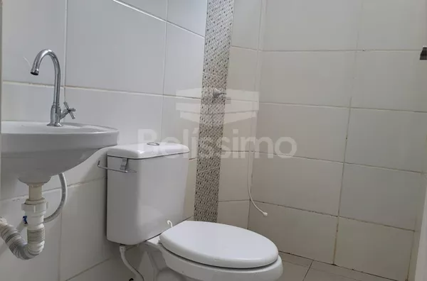 Condomínio com excelente localização no bairro Novo Europa. Casa de 2 quartos,  01(uma) sala de TV, 01 (uma) cozinha, (01) banheiro, 01 (uma) área de serviço e garagem para 1 carro.
