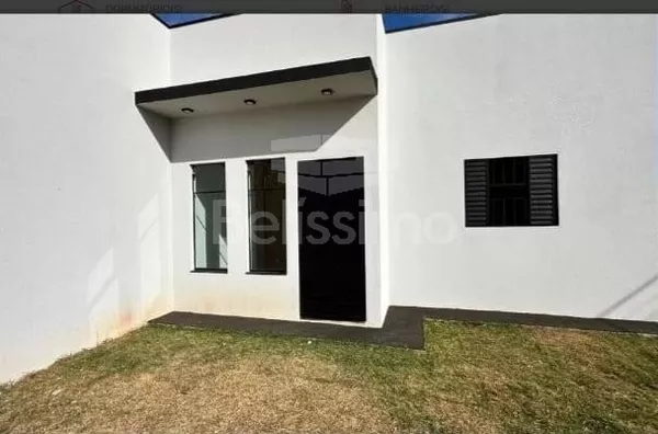 Casa localizada no bairro Jardim das Acácias  Casa com 03(Três) quartos, 01(uma) sala de TV, 01(uma) cozinha, 01(um) banheiro, 01(uma) área de serviço, garagem para 1 carro.