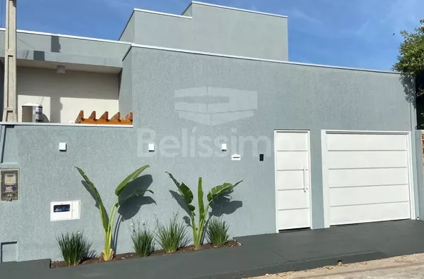 Casa com excelente localização 10 minutos do centro. Casa com 03(Três) quartos, 01(uma) sala de TV, 01(uma) cozinha com planejados, 01(um) banheiro, 01(uma) área de serviço coberta,  área gourmet  , garagem para 2 carro.