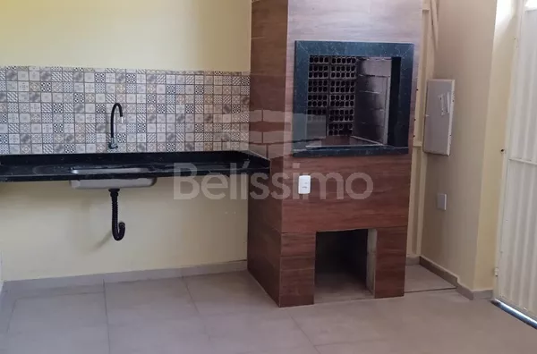 Casa bem localizada, no Jardim Planalto. Casa contendo 03 (três) quartos, sendo 01 suíte, 02 (dois) banheiros, sala, cozinha, lavanderia, área gourmet e garagem.