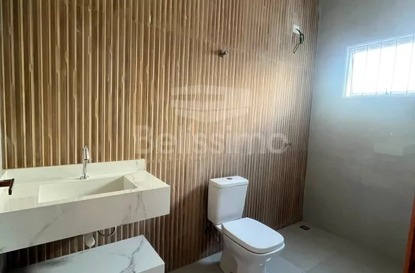 Casa para venda, bairro Bela Vista, contendo: 3 quarto(s) sendo 1 suíte, sala ampla, cozinha c/ planejados, 2 banheiros c/ planejados, lavanderia coberta, área de churrasco, e garagem p/ 3 carros - Foto 16