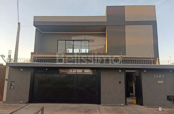 Belíssimo sobrado localizado em Três Lagoas M/S, no bairro Bela Vista da Lagoa, cinco minutos da lagoa maior! Com fino acabamento, contendo os seguintes cômodos: 4 (quatro) quartos, sendo todos suítes, 01(um) lavabo, 05(cinco) banheiros, 01 (uma) cozinha,