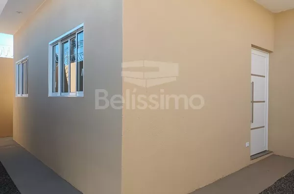 Casa com excelente localização, Jardim Alvorada. Casa com 02 (dois) quartos, sendo 01 (um) suíte, 02 (dois) banheiros, 01 (uma) sala de estar, 01 (uma) cozinha, 01 (uma) lavanderia e garagem para 2 carros.