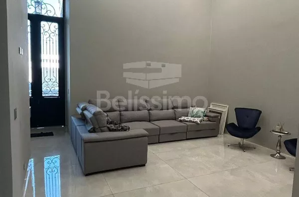 Casa com excelente localização no Condomínio Portal das Águas. Casa com 03(Três) quartos, sendo todos suíte, 01(uma) sala de TV,  01(uma) cozinha com área gourmet, 04(quatro) banheiros, 01(uma) área de serviço coberta e com garagem para 2 carros, piscina 