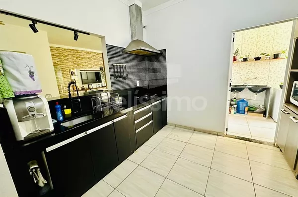 Linda casa com boa localização e placa solar de 455kw!