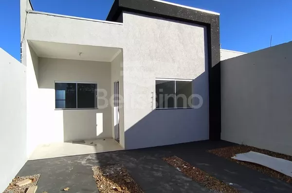 Linda Casa no Mais Parque.  Casa com 02 (dois)  quartos, sendo 1 suíte, 01(um) banheiro social, 01(uma) sala de estar,01(uma) cozinha, lavanderia coberta, garagem para 1 carro.