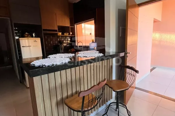 Casa para venda 2 quarto(s) - sala, cozinha, banheiro social, garagem coberta e garagem para 2 carros.