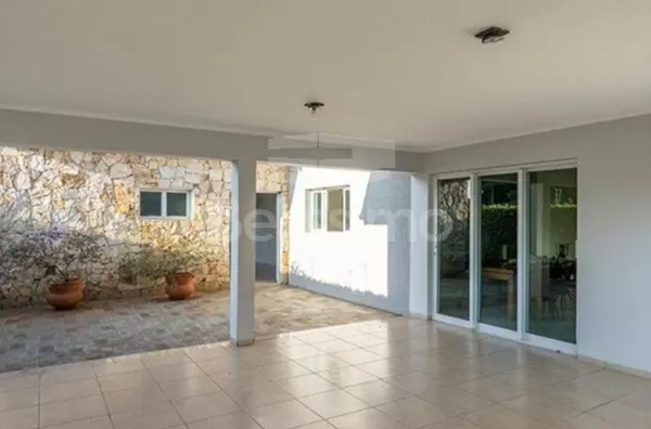 Belíssima casa de  alto padrão no Bairro Colinos.  