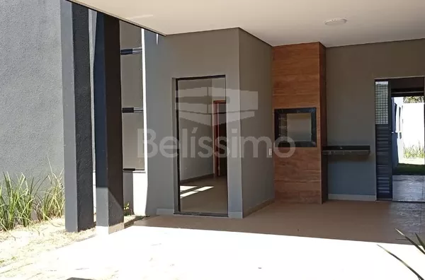 Excelente Imóvel localizado no bairro Santos Dumont. Casa contendo: 02 (Dois) Quartos, sendo 01 suíte, 02 (Dois) Banheiros ,Cozinha, Sala, Lavanderia coberta, Área gourmet, Garagem  P/ 1Carro.