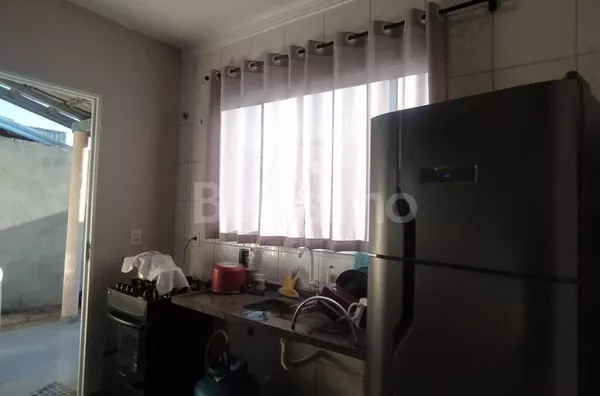 Linda casa no condomínio Eco Ville II. Casa contendo:  02 (Dois) quarto(s), sala, cozinha , 01 (Um) banheiro, lavanderia coberta e garagem coberta p/ 2 carros.