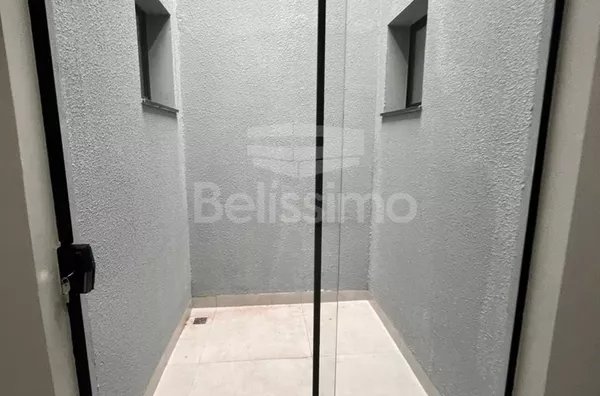 Casa bairro Bela Vista da Lagoa, bem localizada. Casa contendo, 2 (Dois) Quartos, sendo 1 (Uma) suíte, 2 (Dois) Banheiros, Sala de TV, Cozinha, Lavanderia e garagem para dois carros.