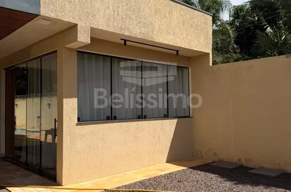 Casa para venda contendo: 2 quarto(s) sendo 1 planejado, sala ampla, cozinha c/ planejados, 2 banheiros c/ planejados, lavanderia coberta, área de lazer e garagem coberta