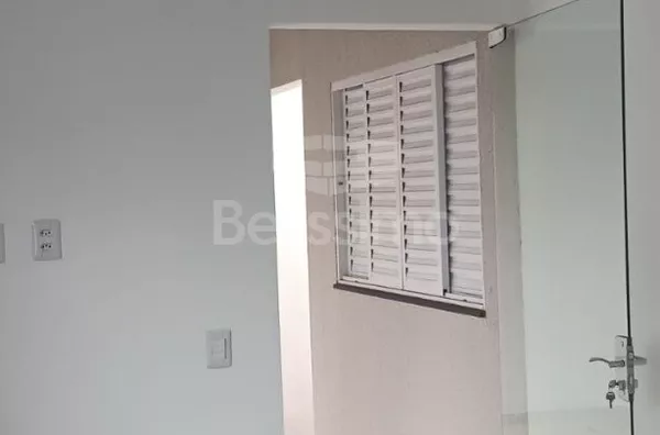 Casa  localizada no bairro Nova Três Lagoas, com 02(Dois) quarto(s), 1(Uma) sala, 1 (Uma) cozinha, 1(Um) banheiro, 1(Uma) lavanderia e garagem para 1(Um) carro.