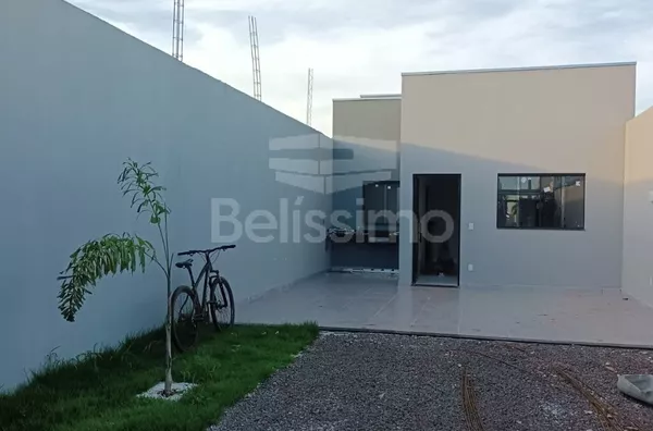 Casa localizada no Bairro Mais Parque, com 02(dois) Quartos, sendo uma suíte, 01(uma) Sala de TV, 01(uma) cozinha planejada, 02(dois)  Banheiros, Lavanderia coberta,  Garagem para 02 Veículos.